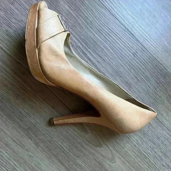 Coach Aliya Women Size 7.5 B Peep Toe High Heels Pumps Shoes Sandals Gold Emblem - Picture 5 of 8